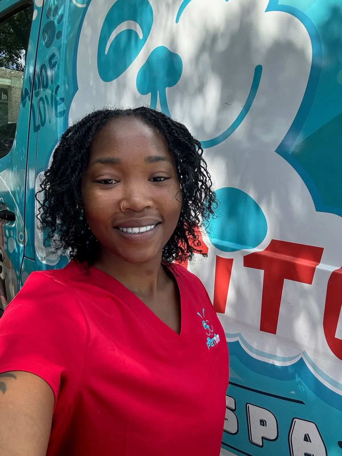 Madison Banks, Pettito grooming specialist